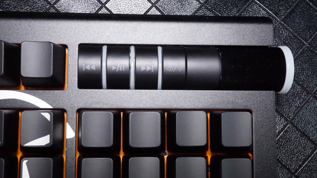 目前公认最好的矮轴机械键盘,樱花粉侧刻机械键盘