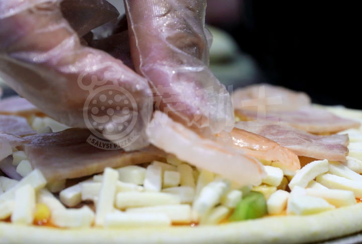 披萨怎样做才能不出水,烤披萨时出水是什么原因