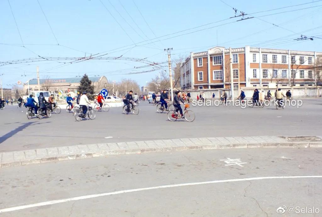 九十年代天津老照片图文,老照片1980年的天津街景