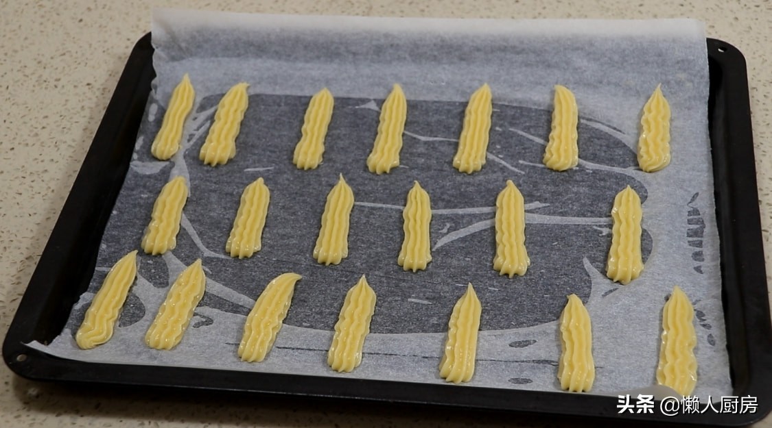 不用和面就可以吃到酥脆的小油条,外国人吃中国的油条配豆浆