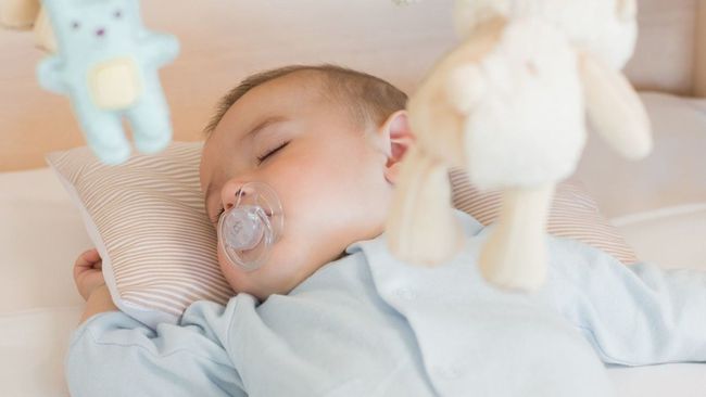 宝宝哭闹是没吃饱还是过度喂养,婴儿过度喂养怎么判断吃饱了