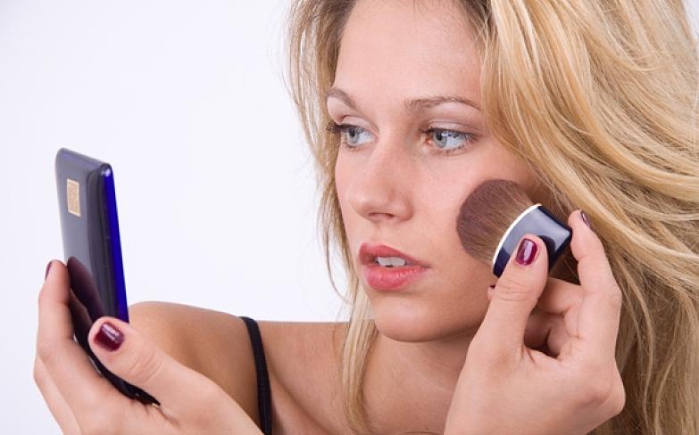 脸型难看怎么化妆,如何通过化妆改善脸型