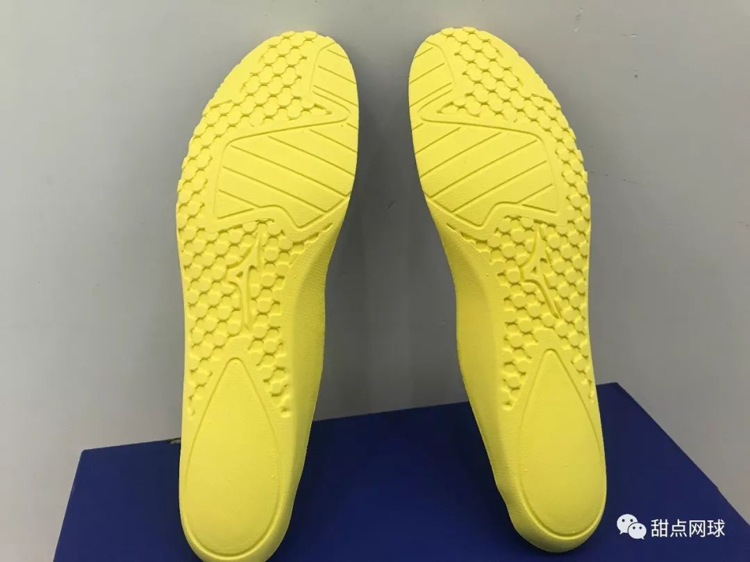 美津浓足球鞋wave系列评测,美津浓waveup足球鞋开箱测评