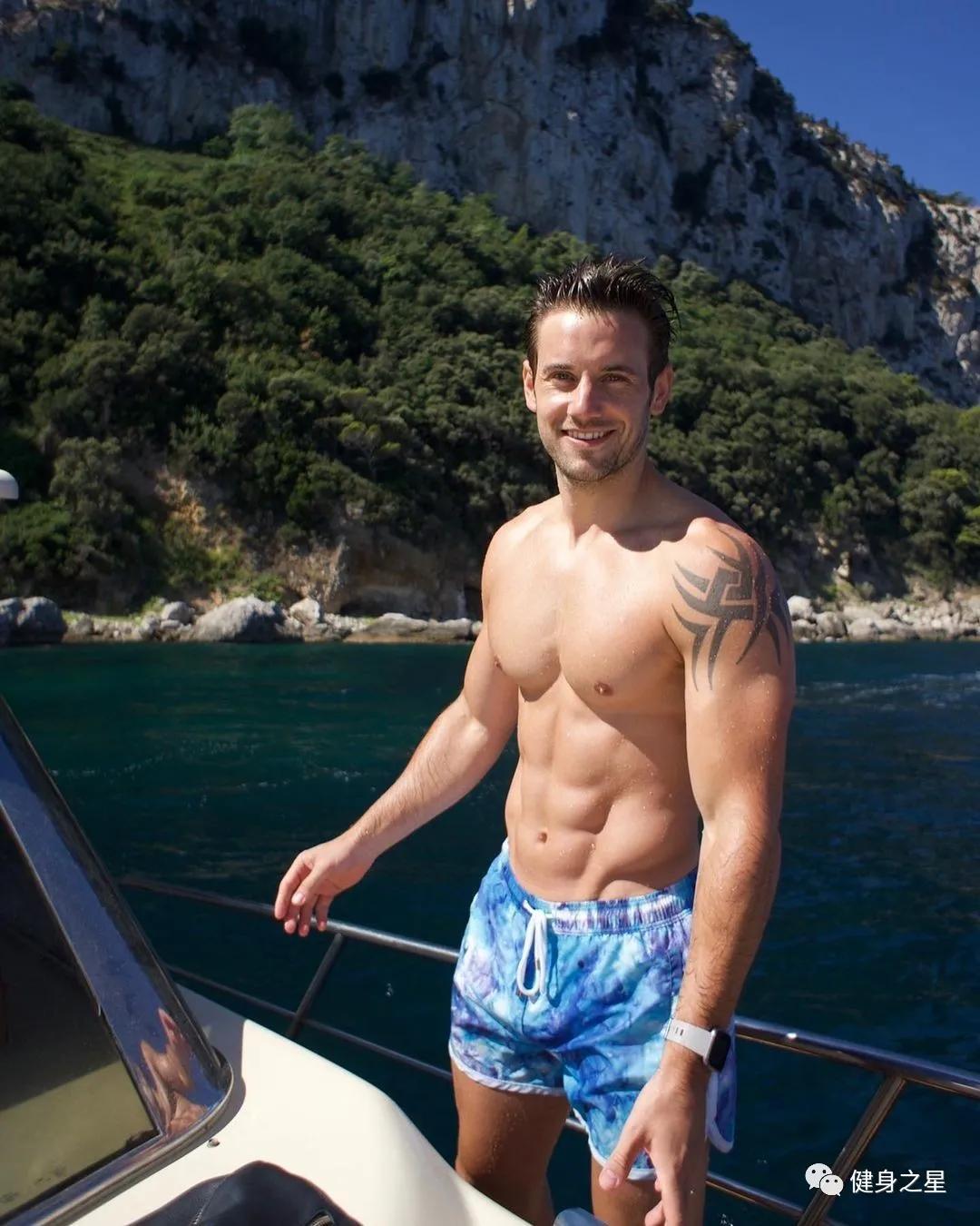 神似top的腹肌男,酷似海王的男模