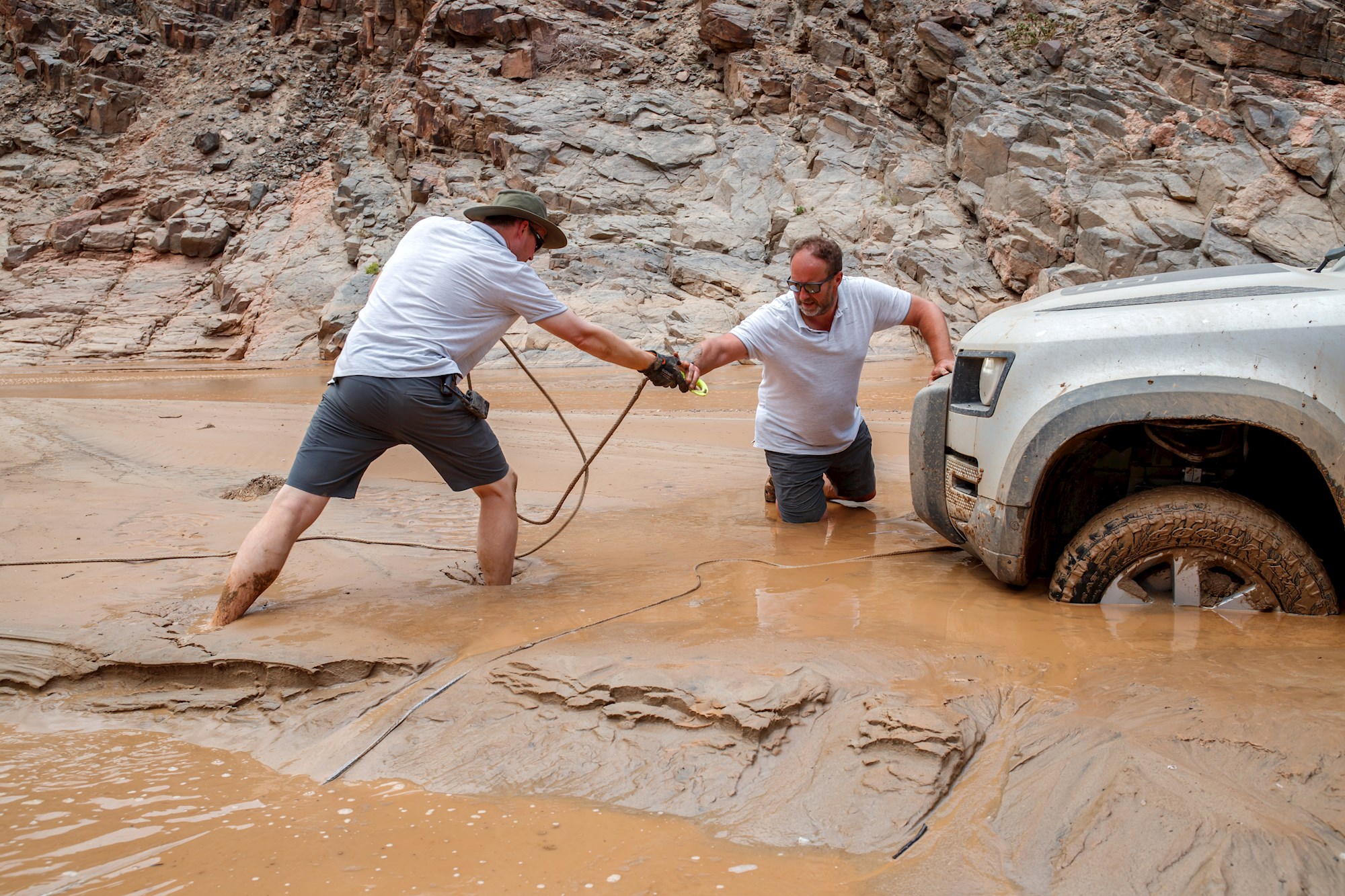 非洲三天“魔鬼”拉练，看海外编辑如何评价新一代路虎卫士