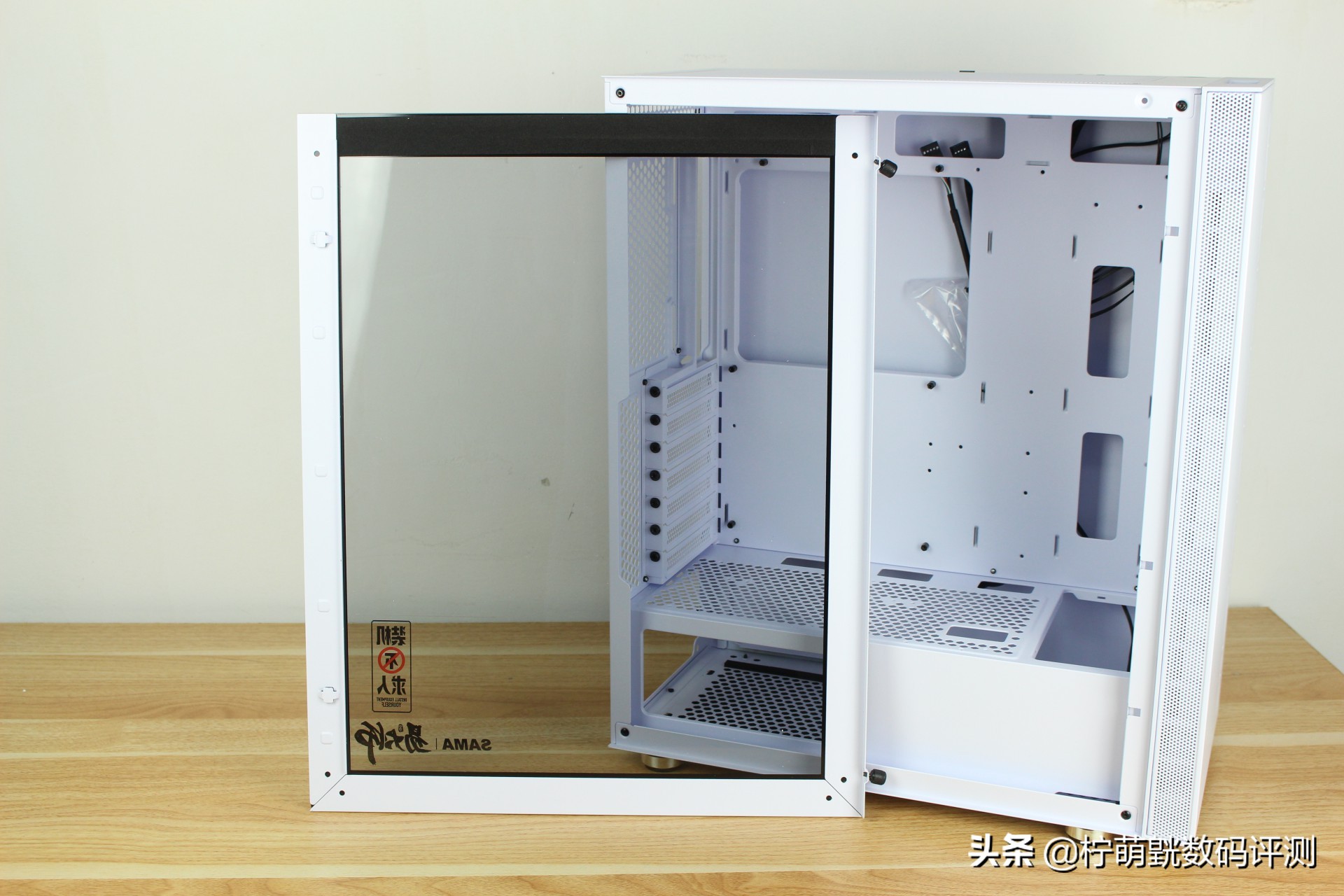 神光侧透不单调,畅快装机不求人易大师神光白色版上机体验