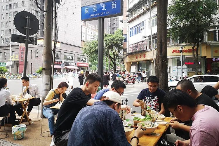 牛市口到望平坊,看成都地摊如何珍藏城市烟火气