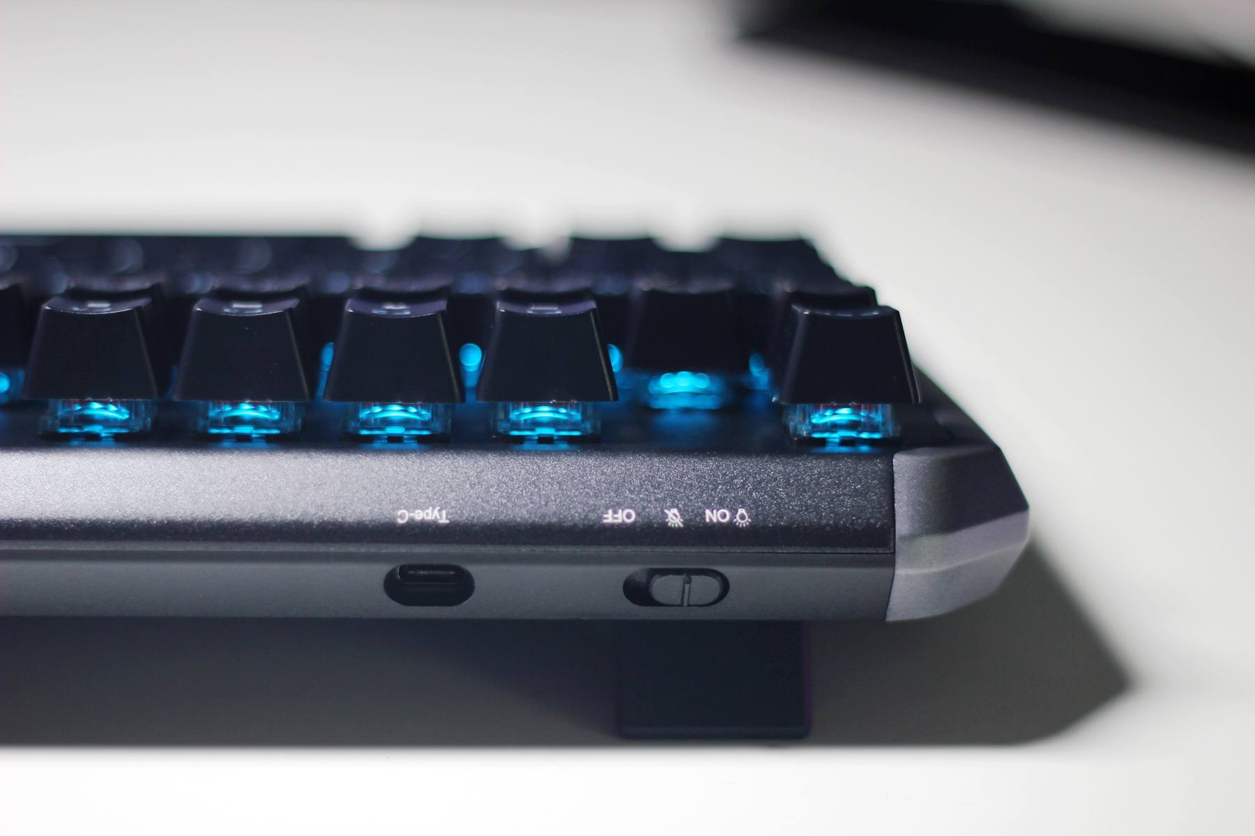 雷神玄龙机械键盘kl5087体验,多功能双头灯二合一复合灯