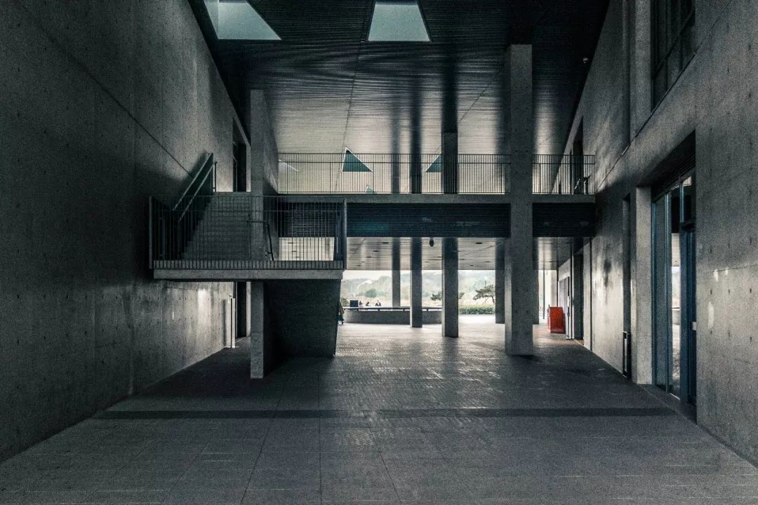 进了图书馆就不想走了的文案,进了图书馆就不想走了