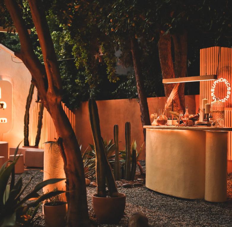 草本+她+夜+无酒精社交，竟然造出一个“养生酒局”的大商机