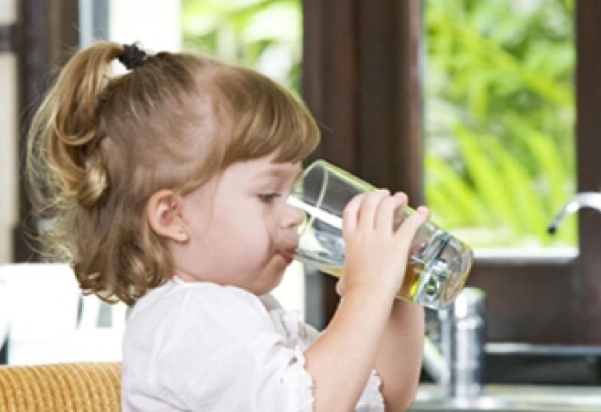 央视曝光退热贴管不管用,央视报道医用退热凝胶