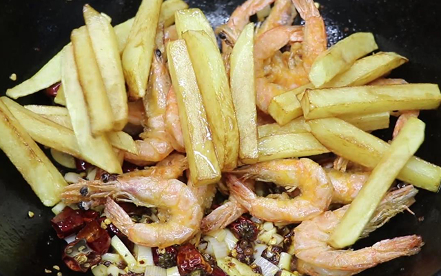 香辣虾怎么做才能外酥里嫩,香辣虾怎么做才能嫩滑不柴