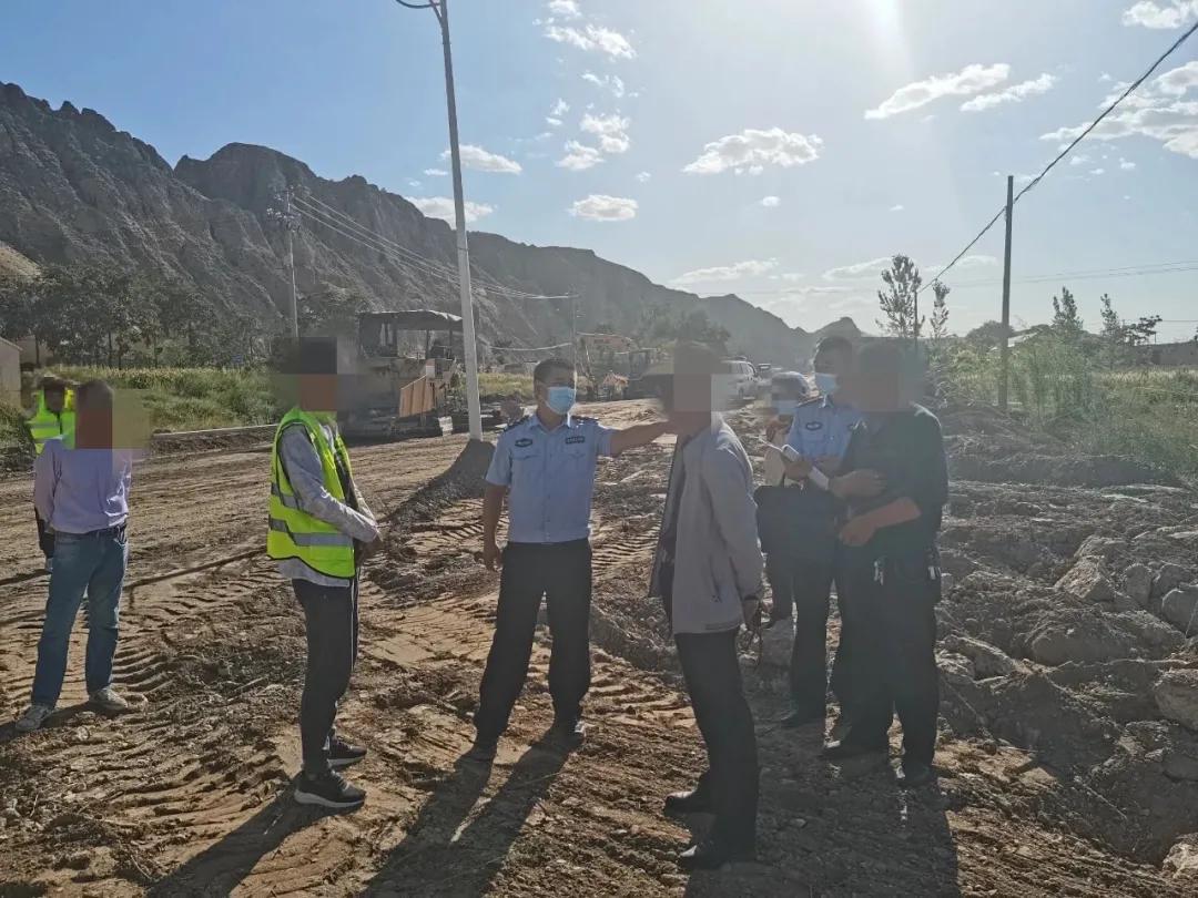 社区民警为群众办实事排忧解难,警务小程序实现群众足不出户