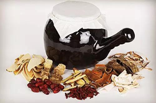 中药汤剂和免煎颗粒哪个好,中药代煎汤剂与免煎剂