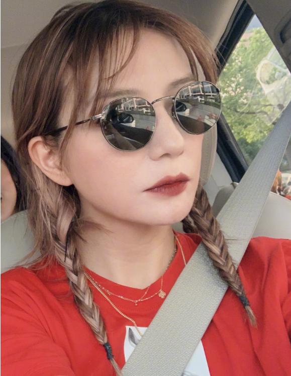 赵薇改变形象变女人,赵薇变了