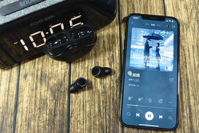 可以当指尖陀螺的蓝牙耳机,可以唱歌的指尖陀螺