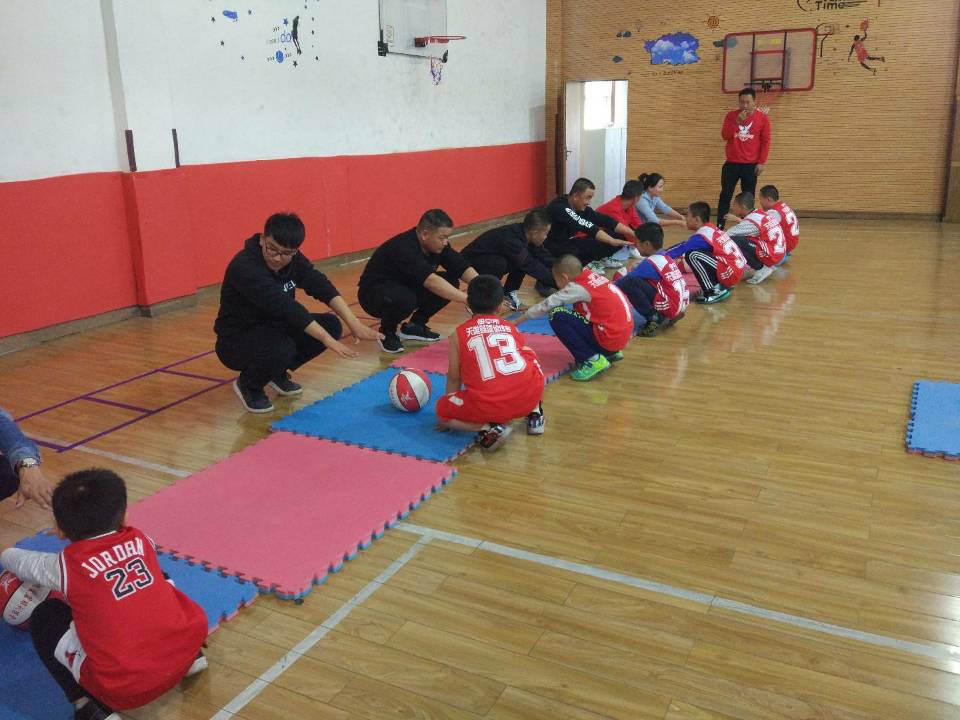 幼儿篮球3-6岁启蒙热身活动,幼儿园小孩篮球训练内容