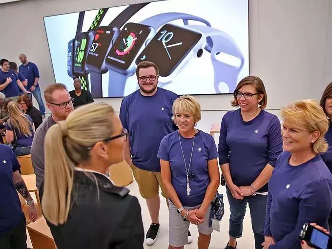 苹果“2号人物”卸任，从她的苹果零售店2.0版学到......