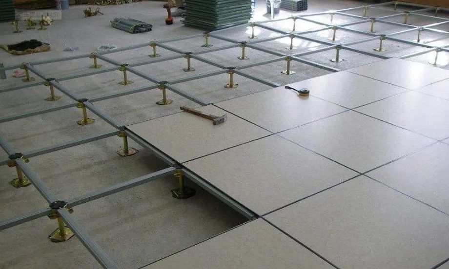 机房防静电地板施工所需材料,机房防静电地板一般要承重多少的