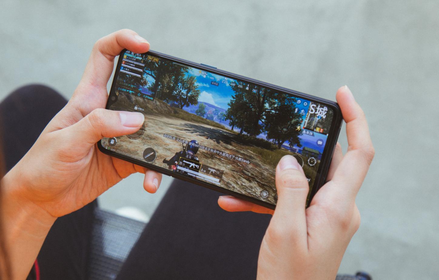 华为mate30直面屏游戏体验怎么样,华为mate30pro对比opporenoace