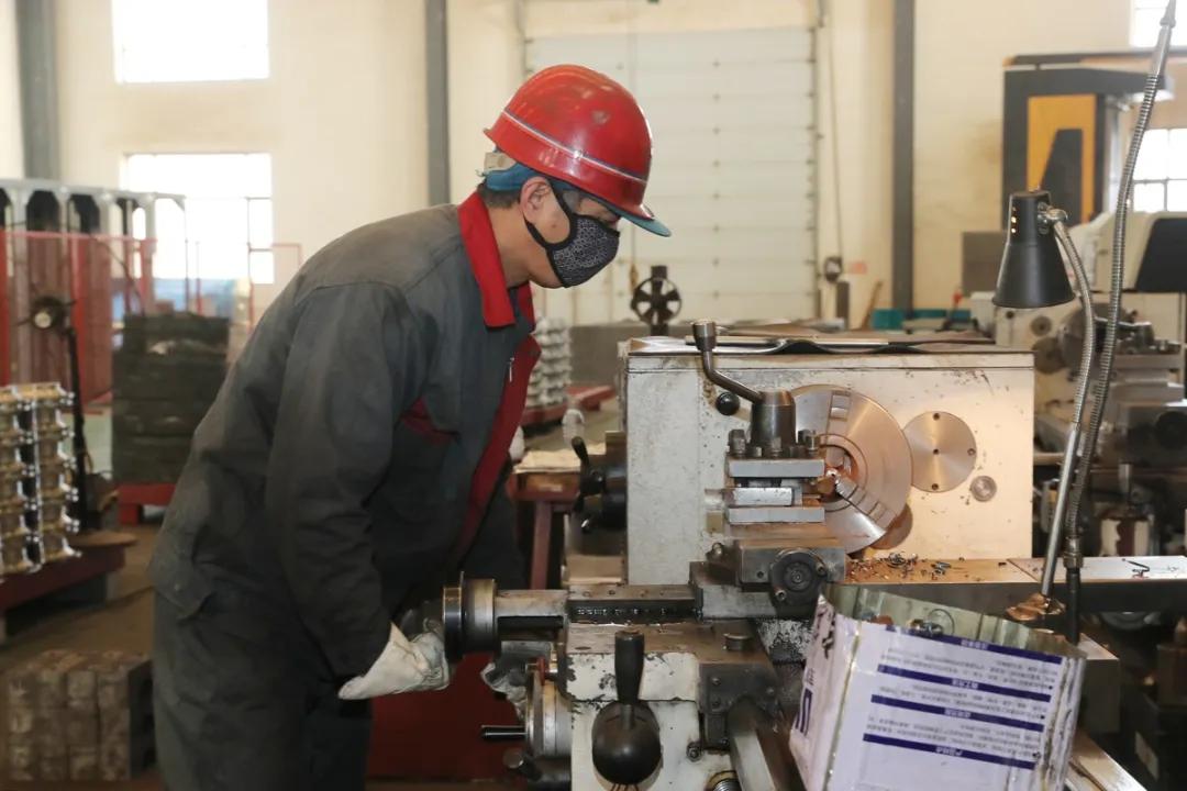 复工复产山东争分夺秒,上班时刻争分夺秒抓紧复工复产