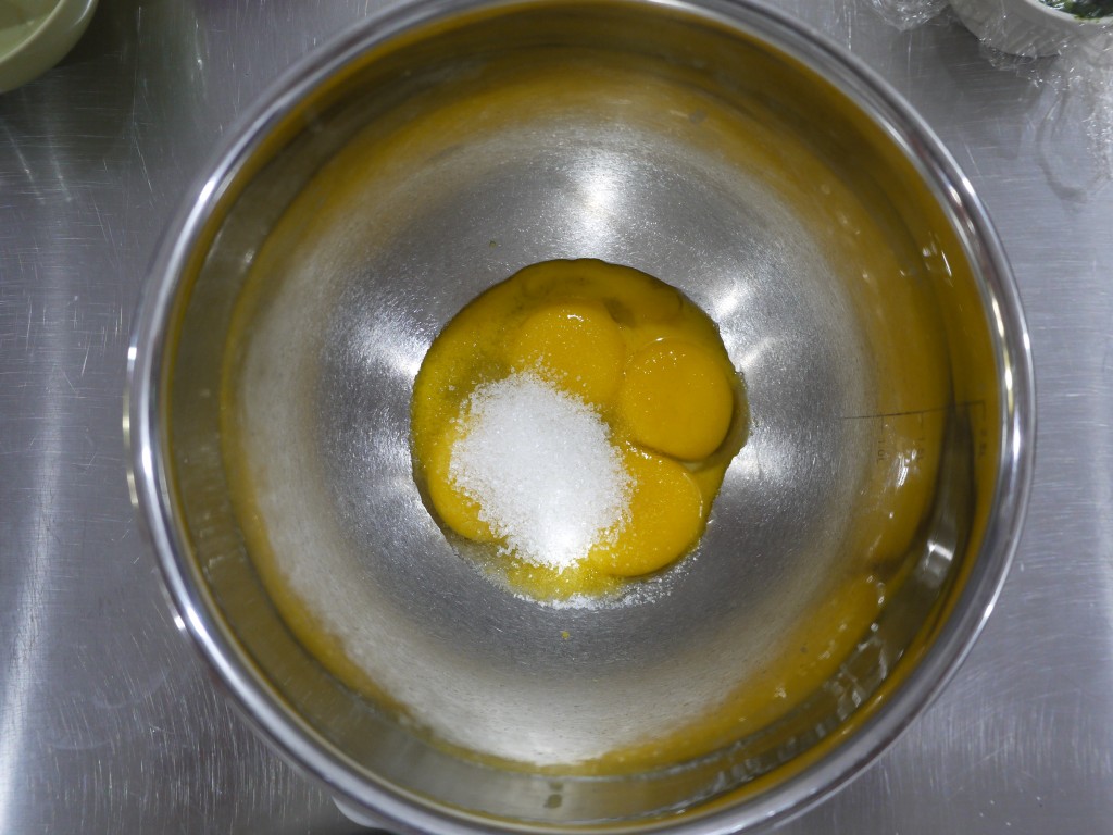 抹茶蛋糕松软细腻有诀窍,抹茶蛋糕撒上抹茶真的好吃