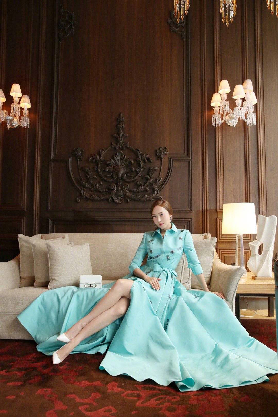 郑秀妍白裤子怎么搭配,郑秀妍白色裤子搭配