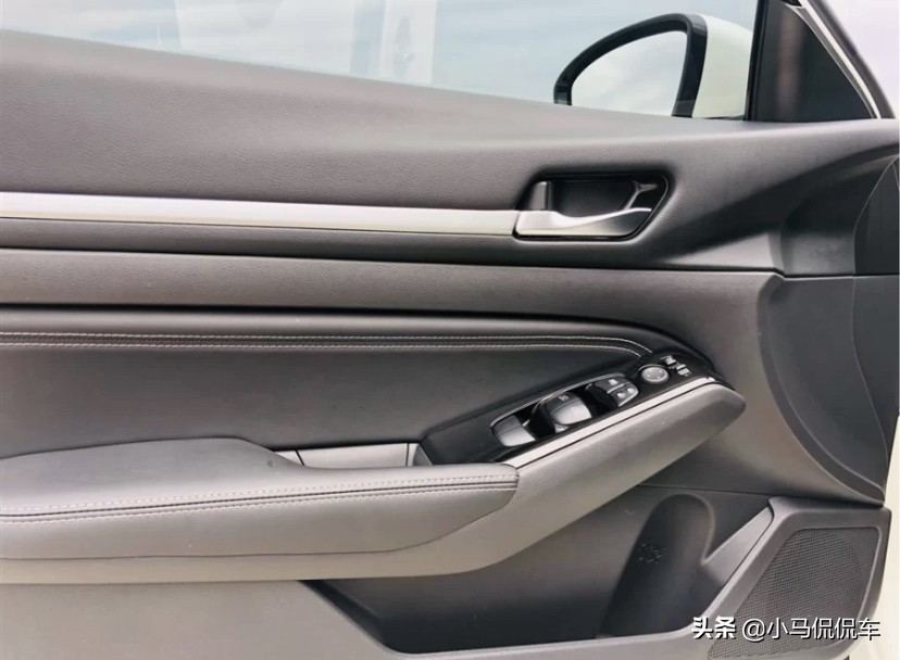 21款天籁2.0舒适版开8500公里,16万买天籁2.0自然吸气