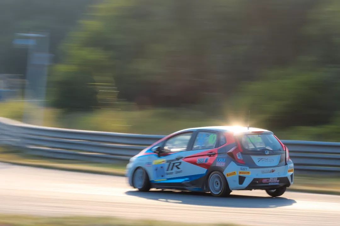 SEC广东R3排位激战,百威TPRRacing再夺杆