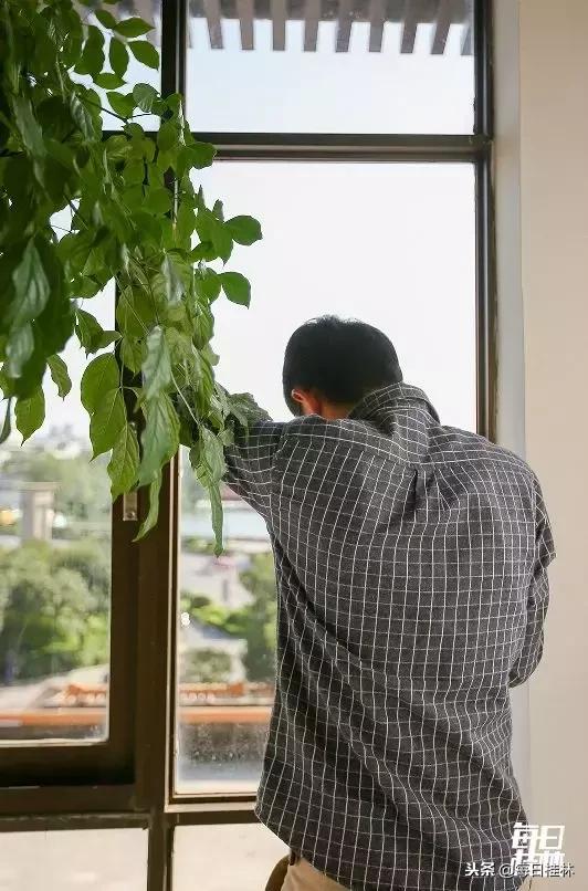 月薪4000月供2000房贷压力大吗,月薪1万还3000车贷压力大吗