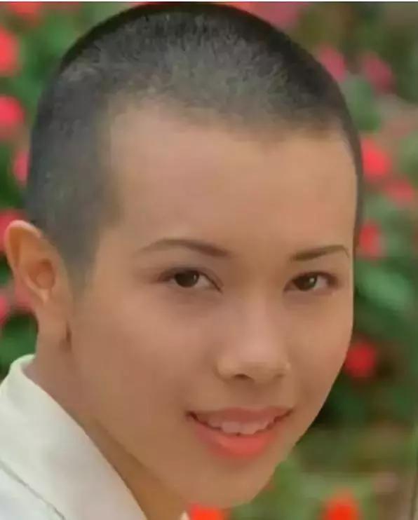 48岁莫文蔚身材惹人羡,自律莫文蔚