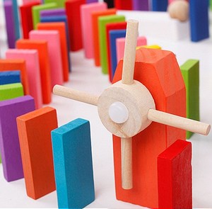 怎么启发孩子玩积木的勇气和兴趣,拼积木可以锻炼孩子的左右脑