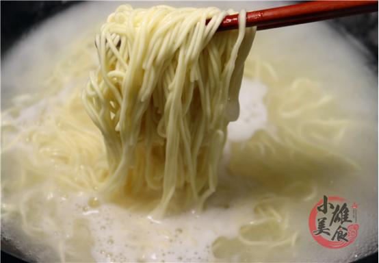 煮面条过冷水煮法,煮面条时开水下锅小窍门面条劲道
