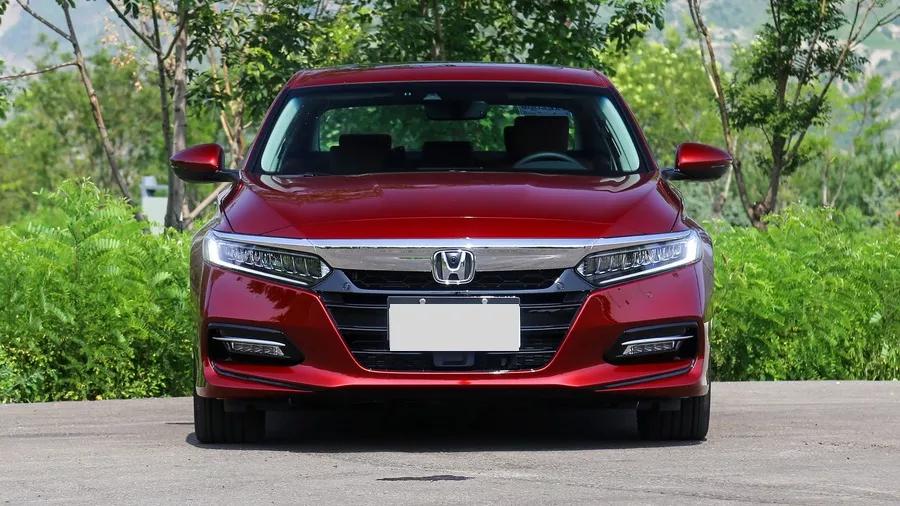 迈腾330和雅阁1.5t哪一个值得购买,新车上市迈腾限时优惠2.50万