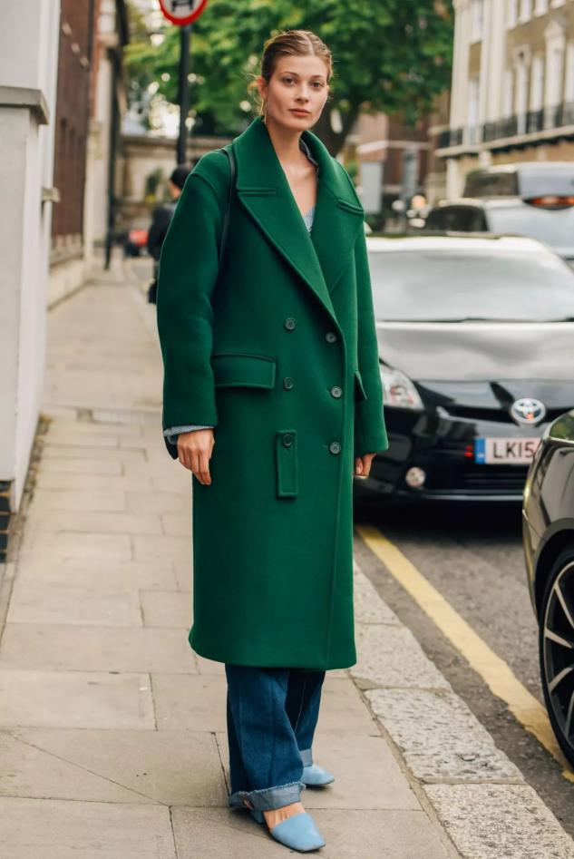 这4种颜色羽绒服显白又减龄,什么颜色的羽绒服百搭又显白