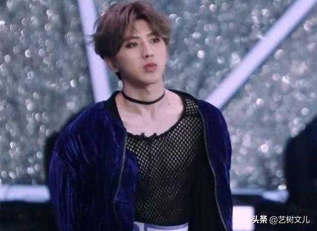 蔡徐坤受伤一点不慌展现硬汉风采,蔡徐坤再度回应p图