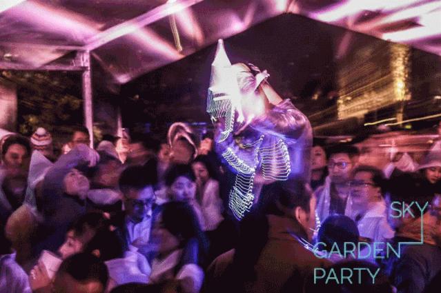 新网红夜市、鬼魅城堡、荧光夜跑…爱折腾的购物中心都这样做活动