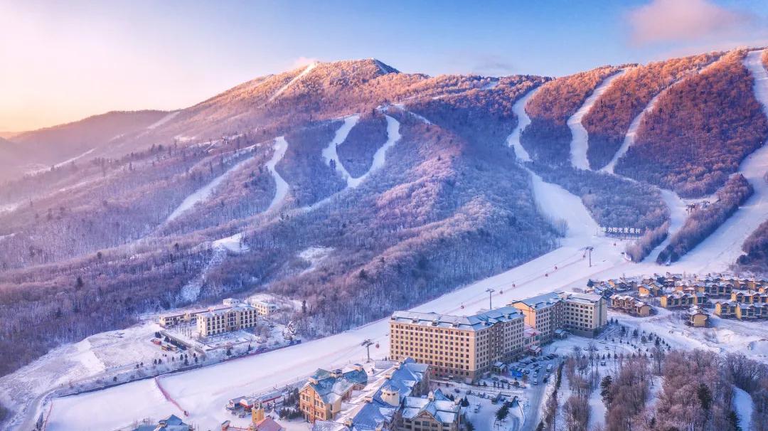 国内最佳八大滑雪胜地,国内10大滑雪胜地