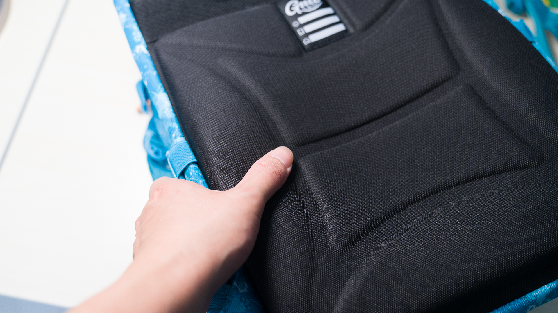 减负护脊书包怎么选,如何给孩子选一款好的护脊书包