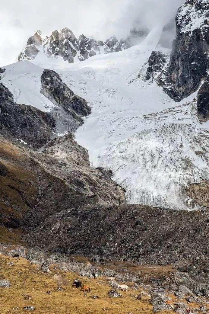 高海拔暴风雪,暴风雪徒步攀爬珠穆朗玛峰