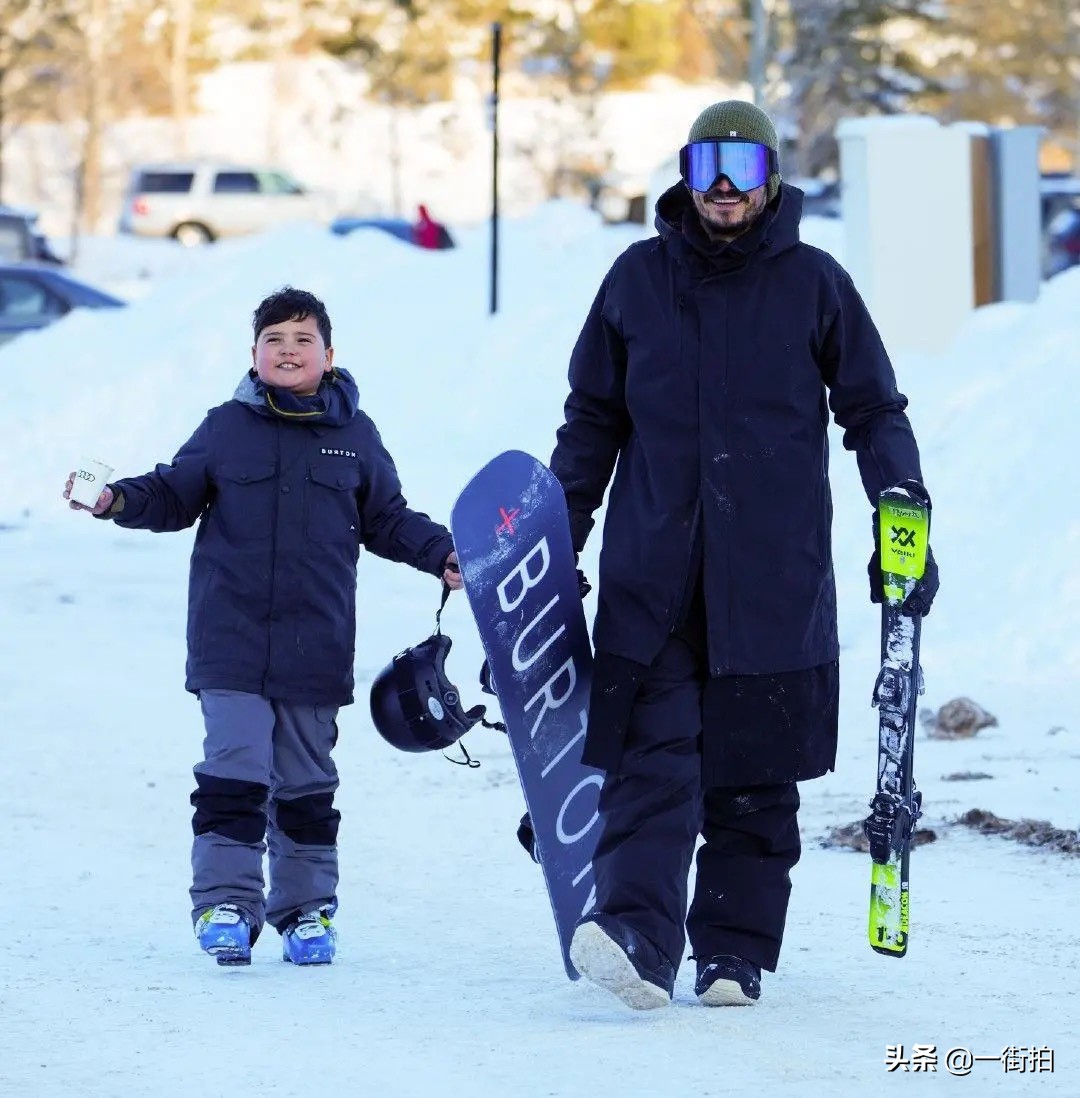 米兰达可儿儿子小开花出街照片,米兰达可儿10岁长子胖成球