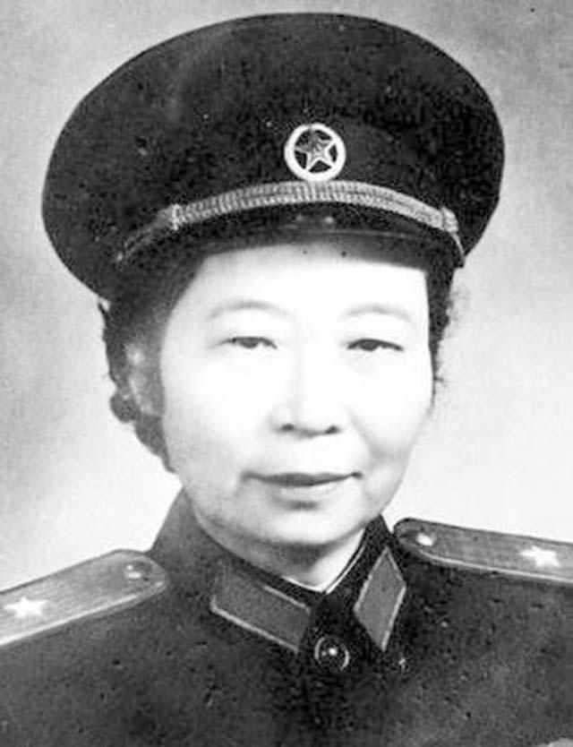 1952年，10万女军因裁员被迫离队，仅4000余人得以授衔，令人心寒