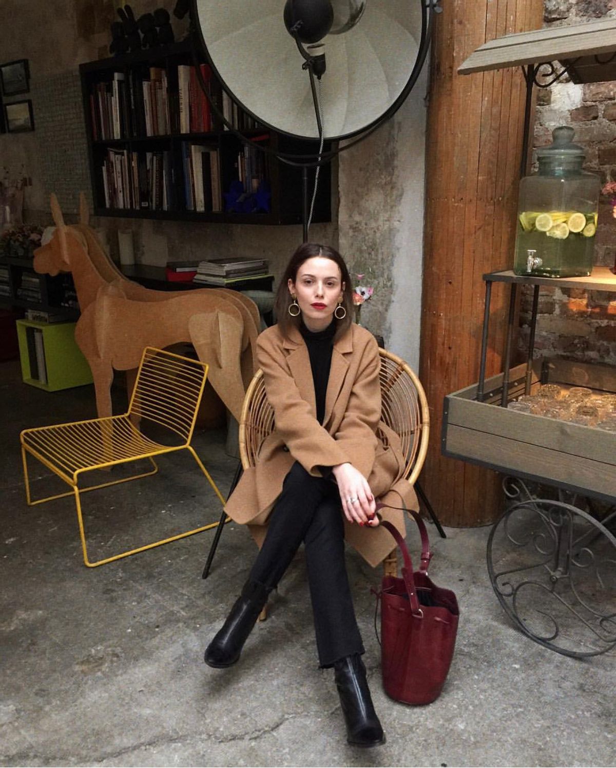 驼色大衣怎么搭配好看高级感,驼色大衣怎么搭配高端大气