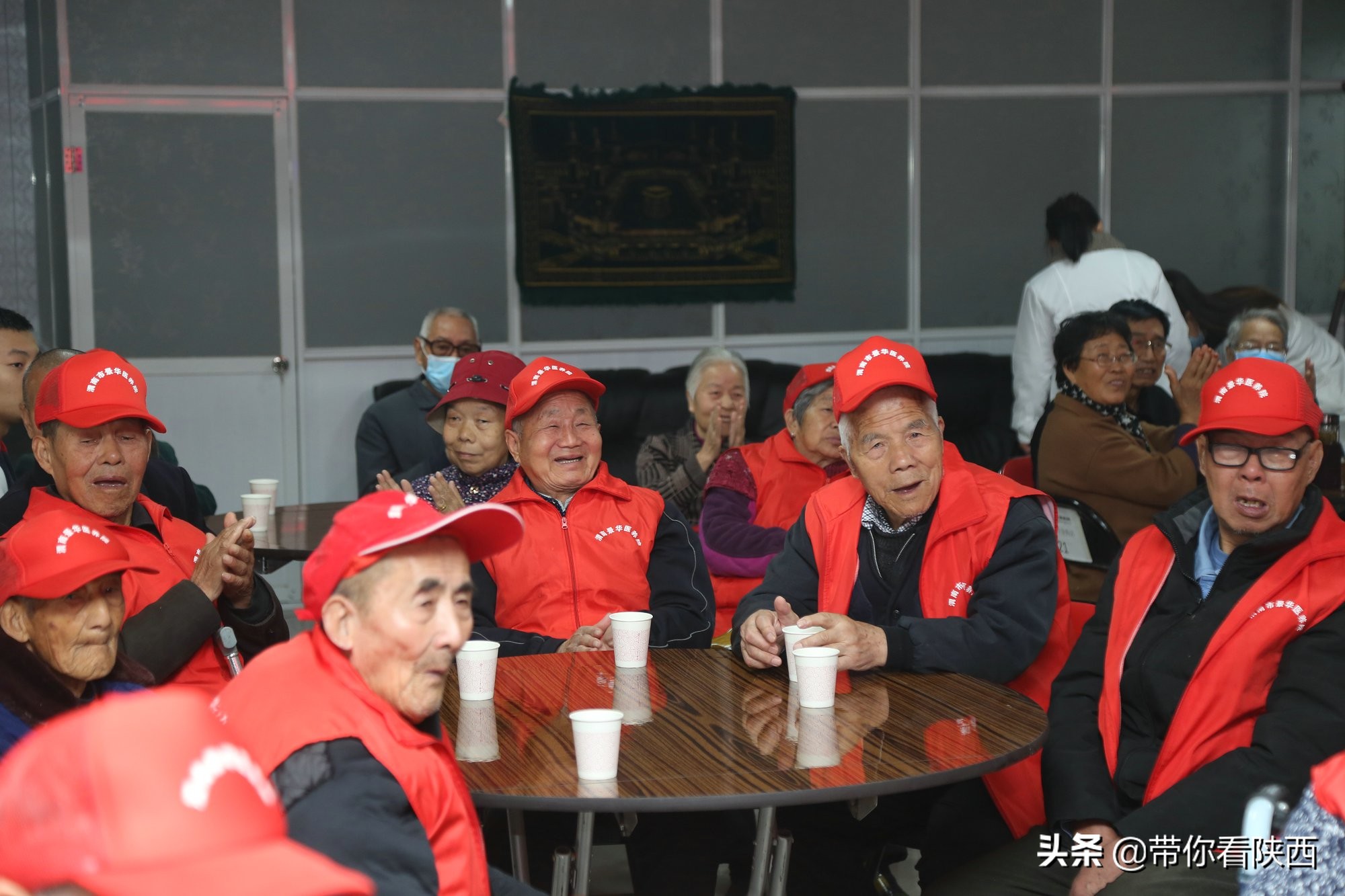 谷泽天下生态农场走进渭南市景华医养院举办重阳节爱心慰问活动