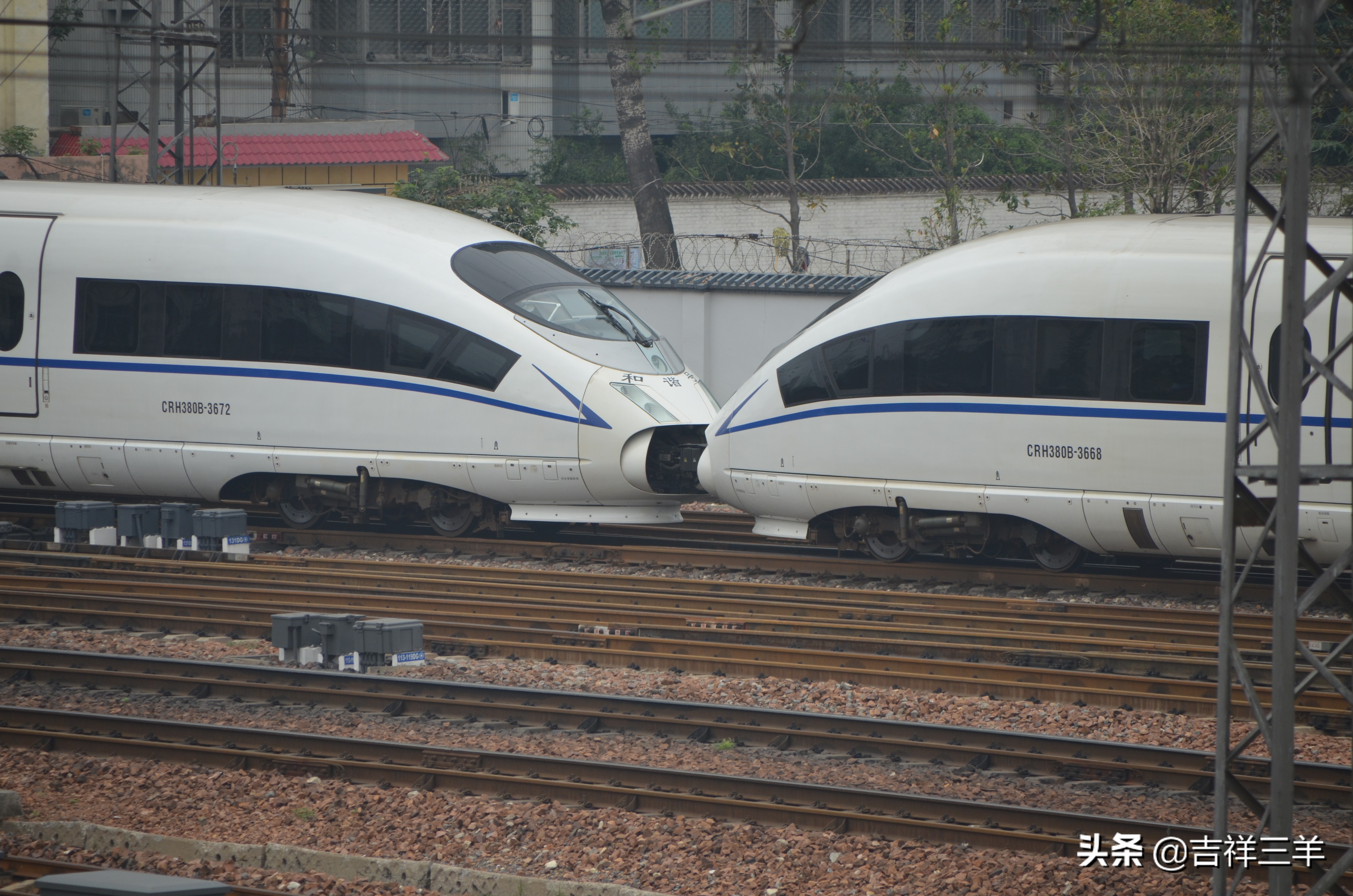 高铁和动车一等座的区别,动车和高铁区别哪个省油