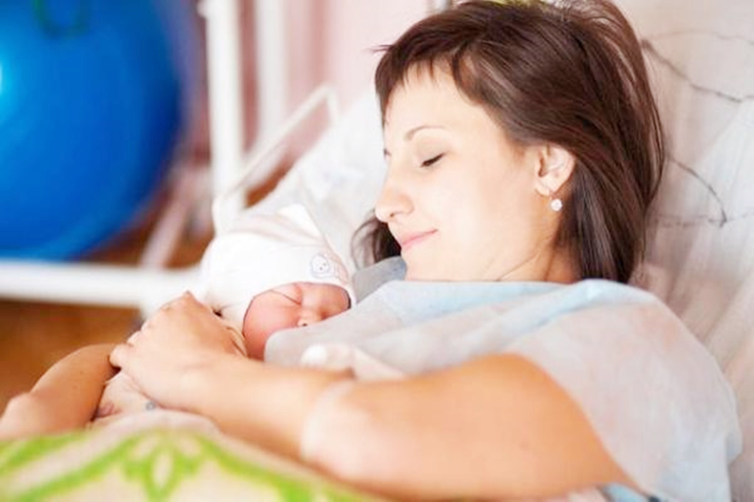 哺乳期吃什么会直接影响宝宝,哺乳期给孩子吃奶有影响吗