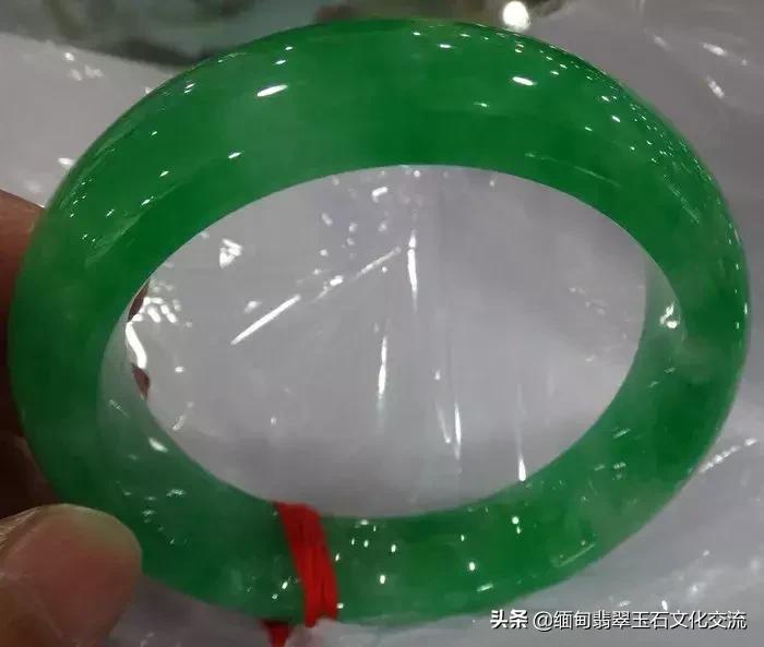 翡翠手镯的水头怎么看好坏,翡翠手镯的基本知识大全