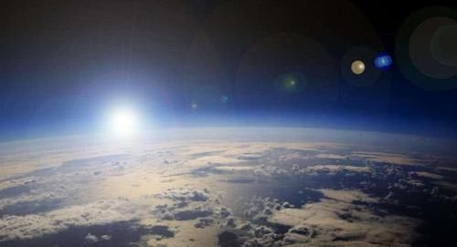 地球被哪个星球保护了一次,地球为什么在保护我们