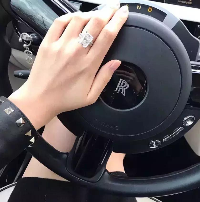 被拔草毁掉的女孩,被种草软件毁掉