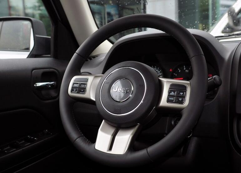 硬派情怀越野车,硬派越野jeep进口自由客怎么样